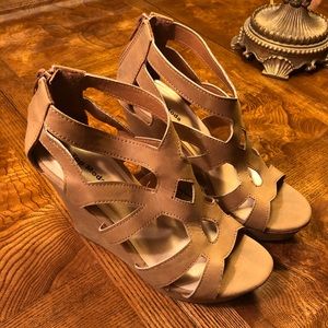 Top mode Brown wedges size 8